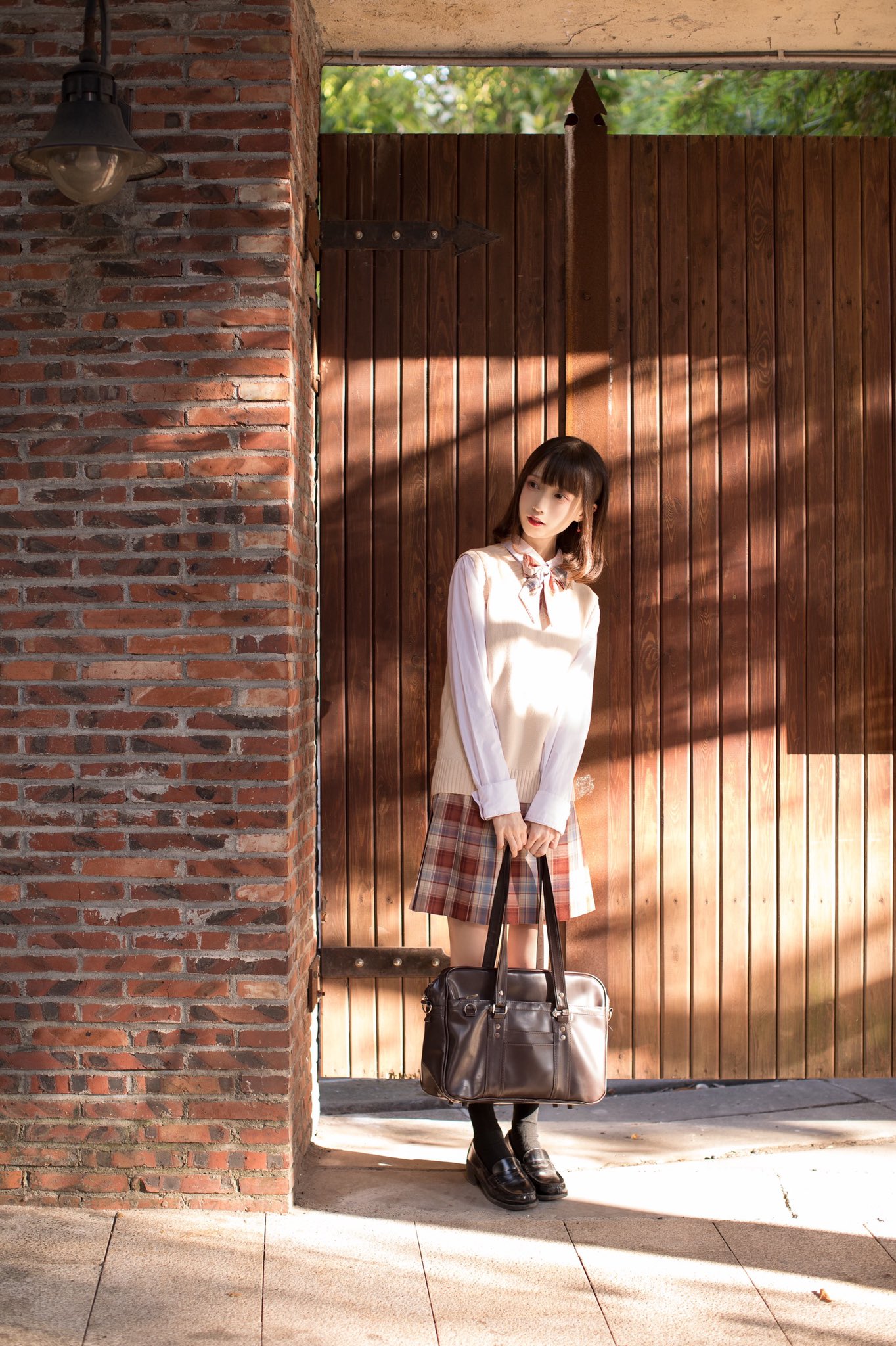 enako 3