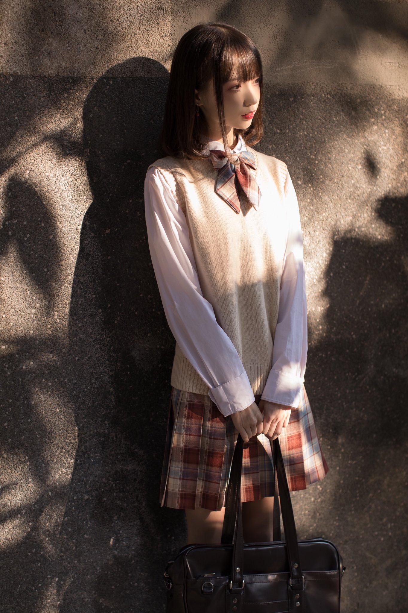 enako 4