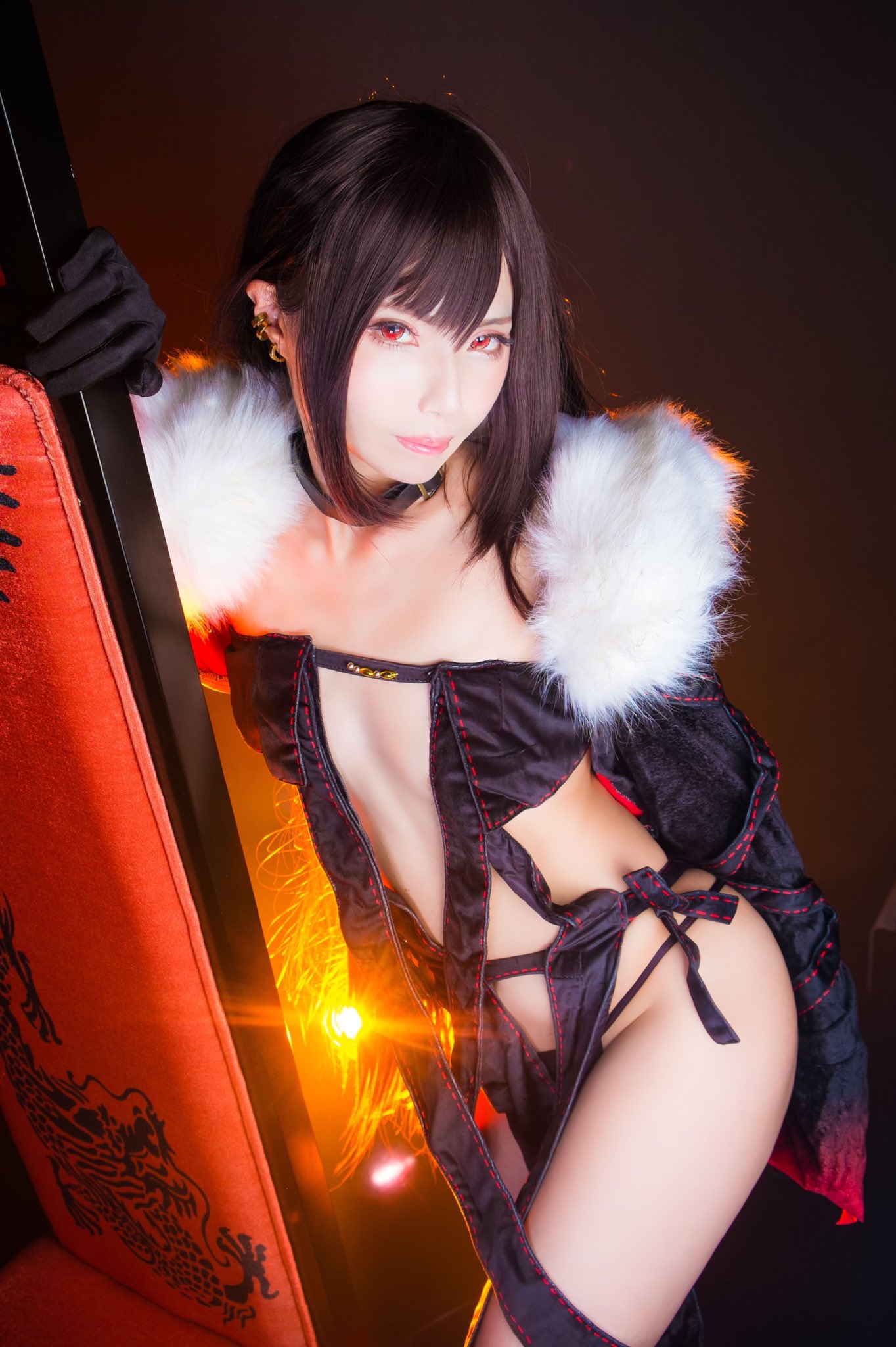 enako 8