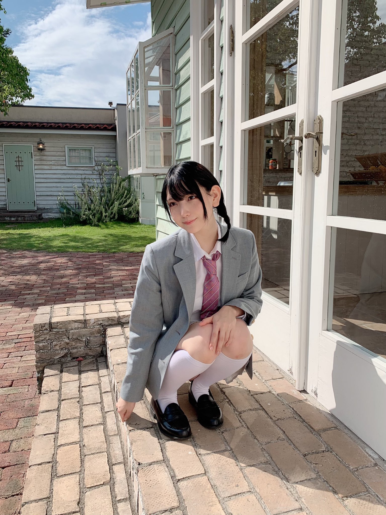 enako 3