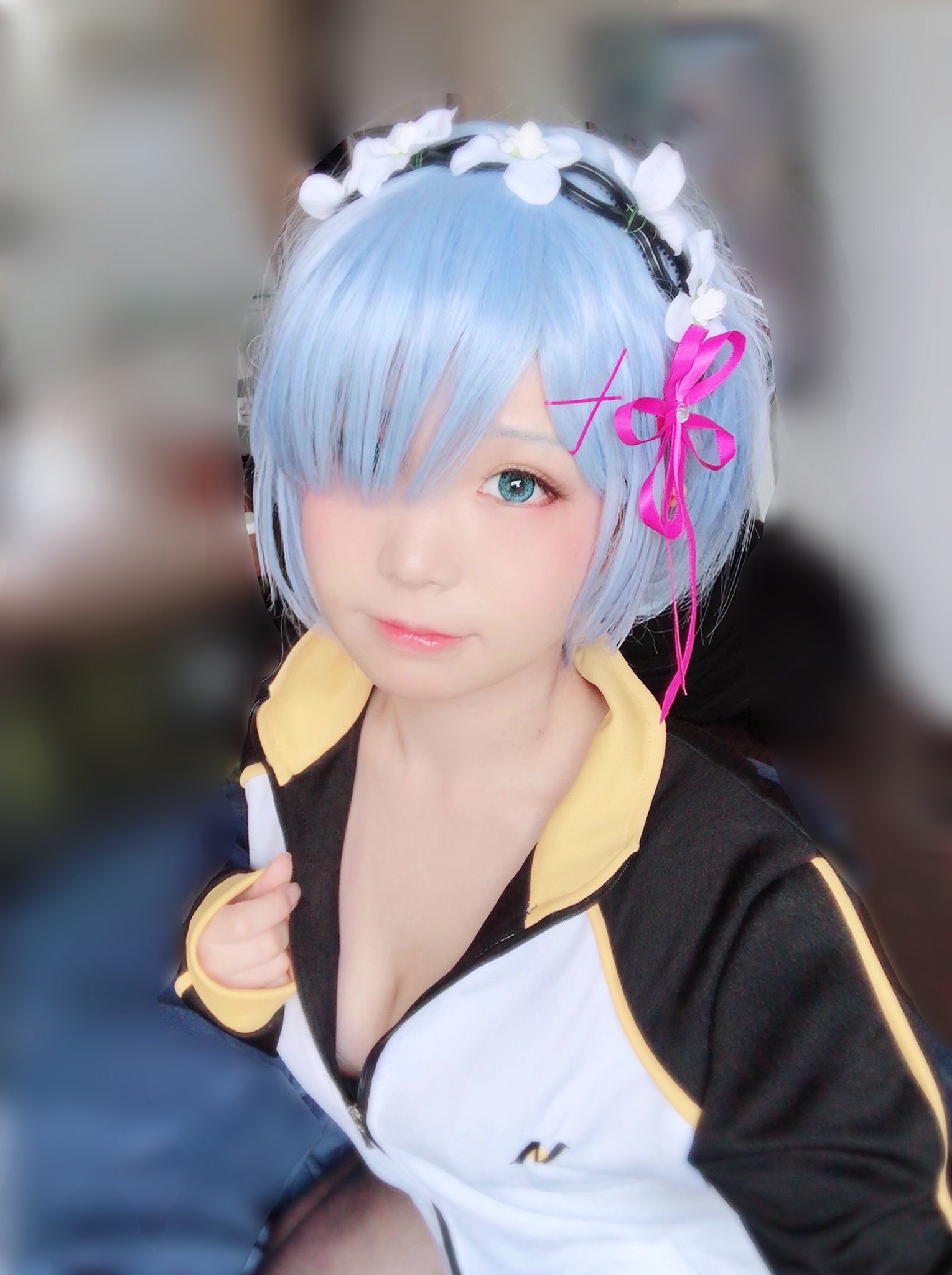 enako 4