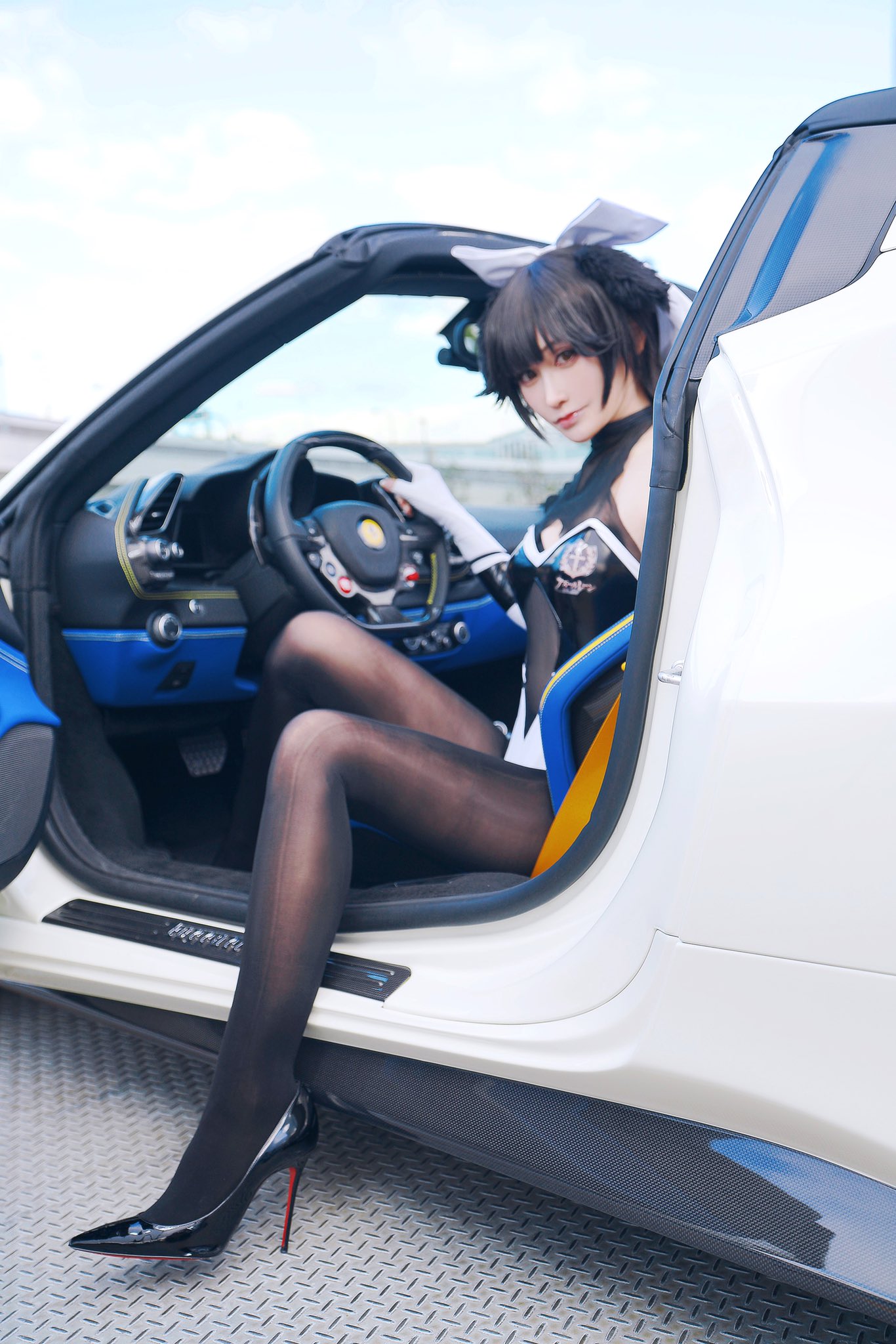 enako 8