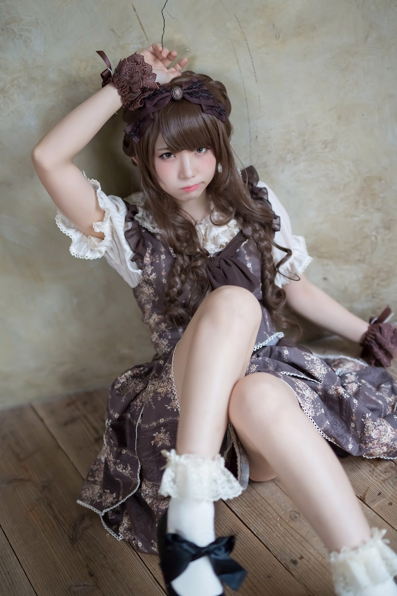 enako 4